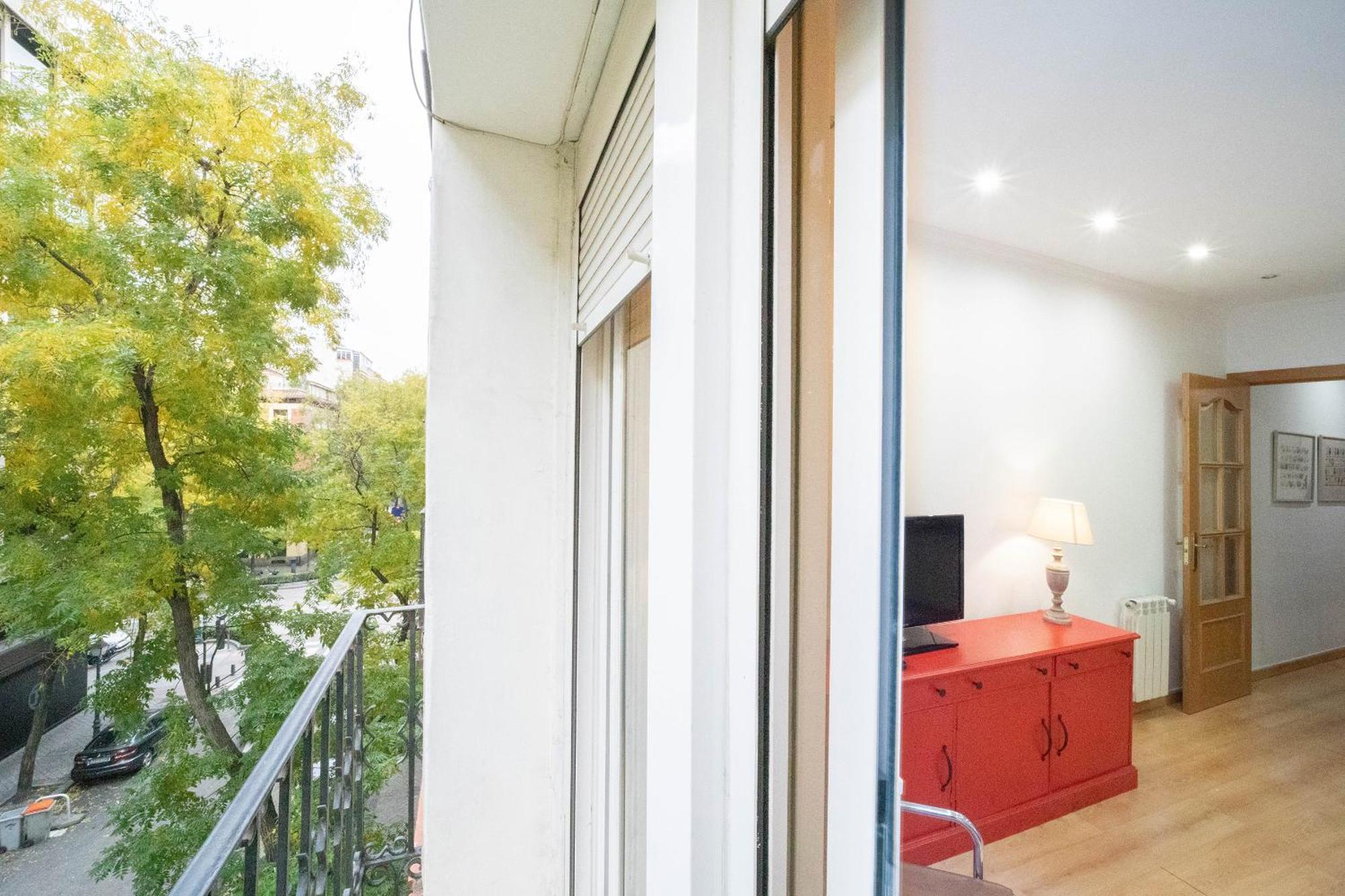 Apartamento Con Encanto Y Luz En Pleno Centro Madrid Luaran gambar
