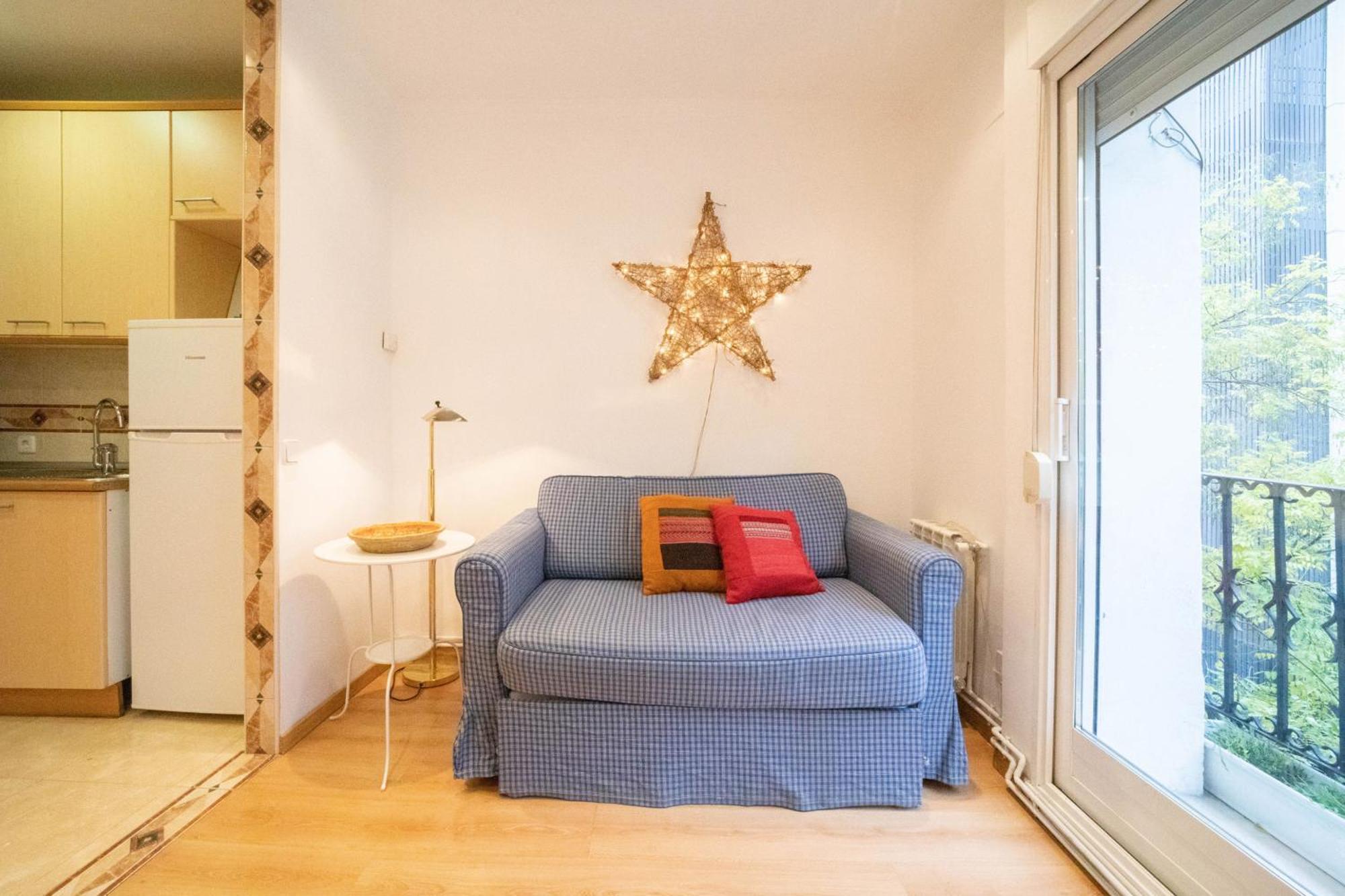 Apartamento Con Encanto Y Luz En Pleno Centro Madrid Luaran gambar