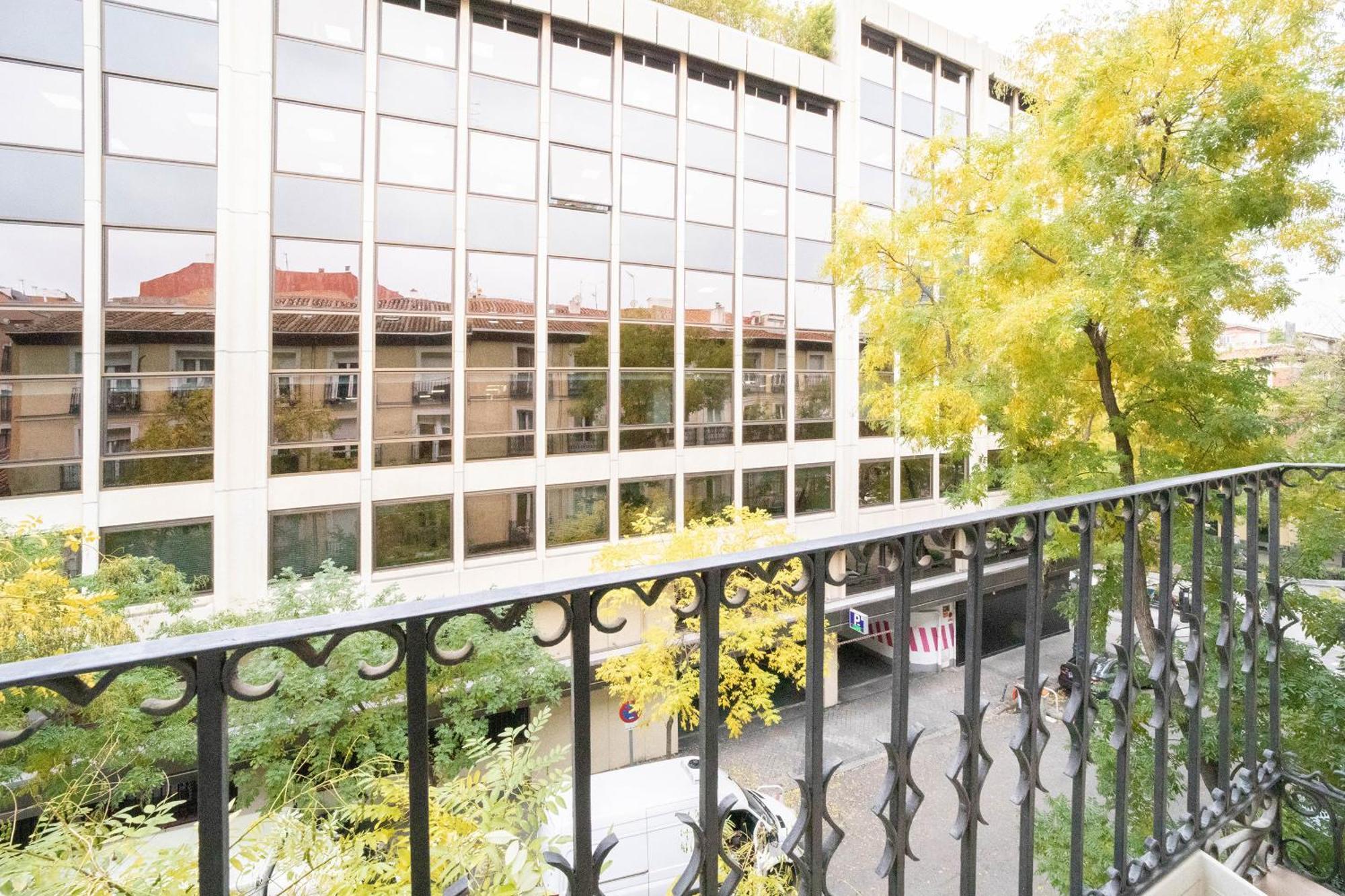 Apartamento Con Encanto Y Luz En Pleno Centro Madrid Luaran gambar