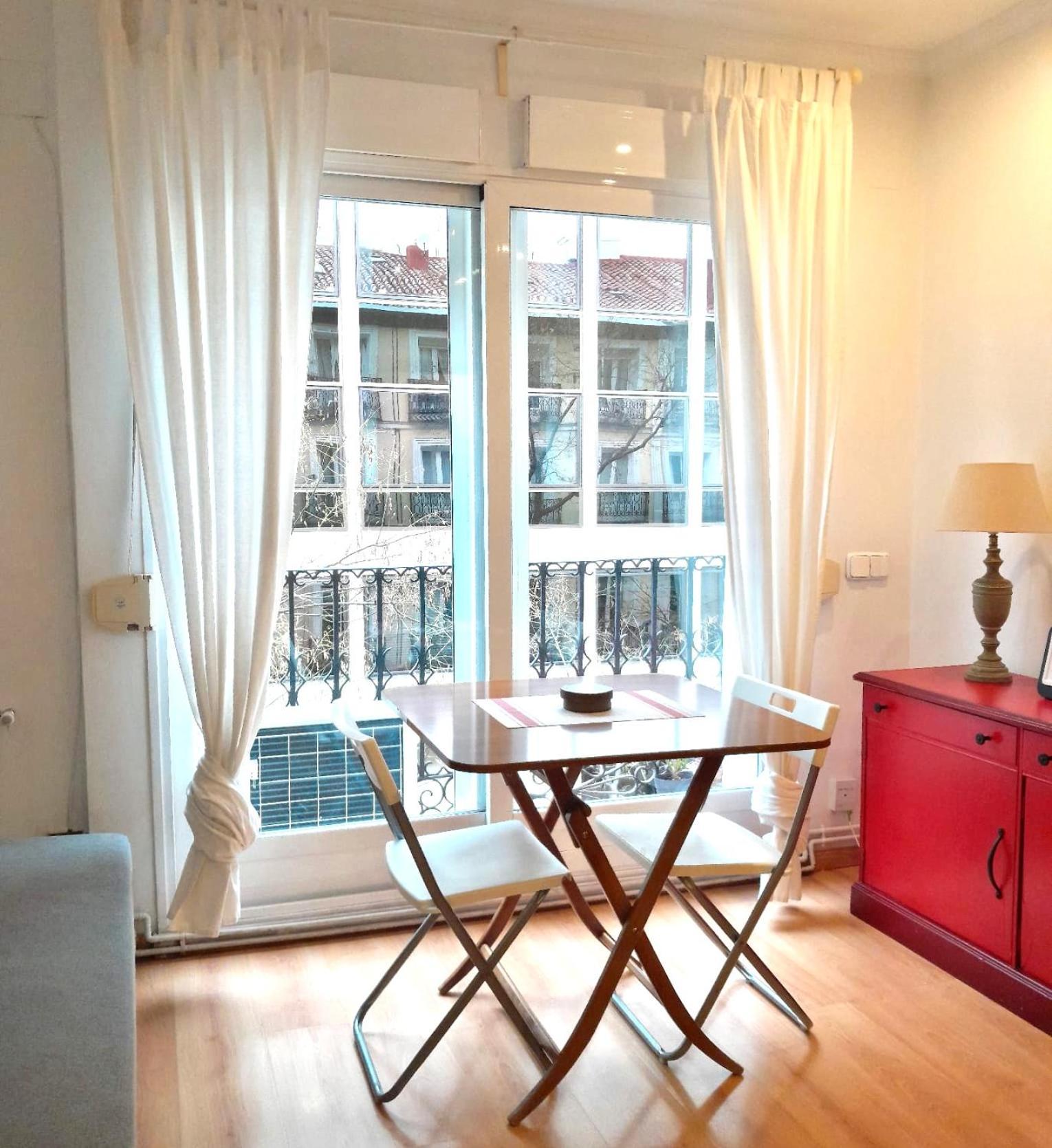 Apartamento Con Encanto Y Luz En Pleno Centro Madrid Luaran gambar