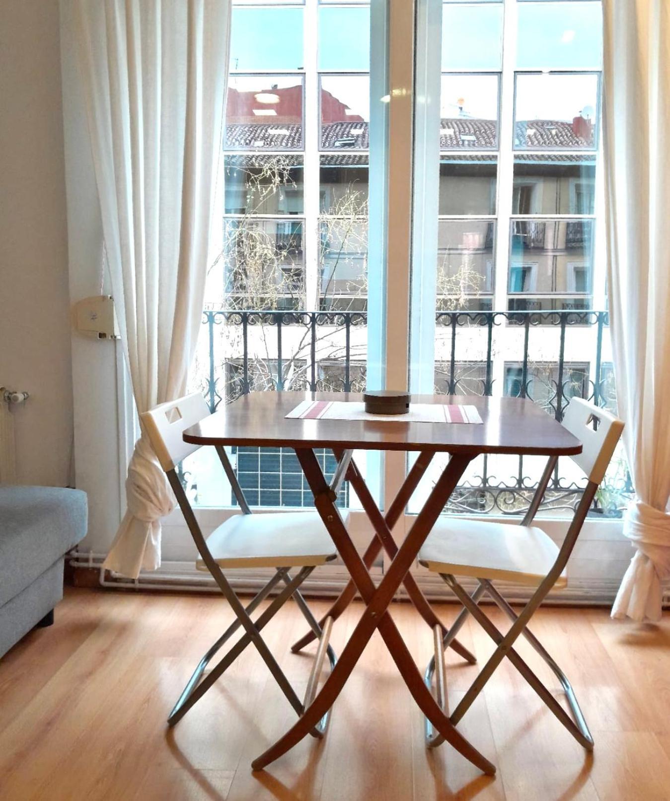 Apartamento Con Encanto Y Luz En Pleno Centro Madrid Luaran gambar